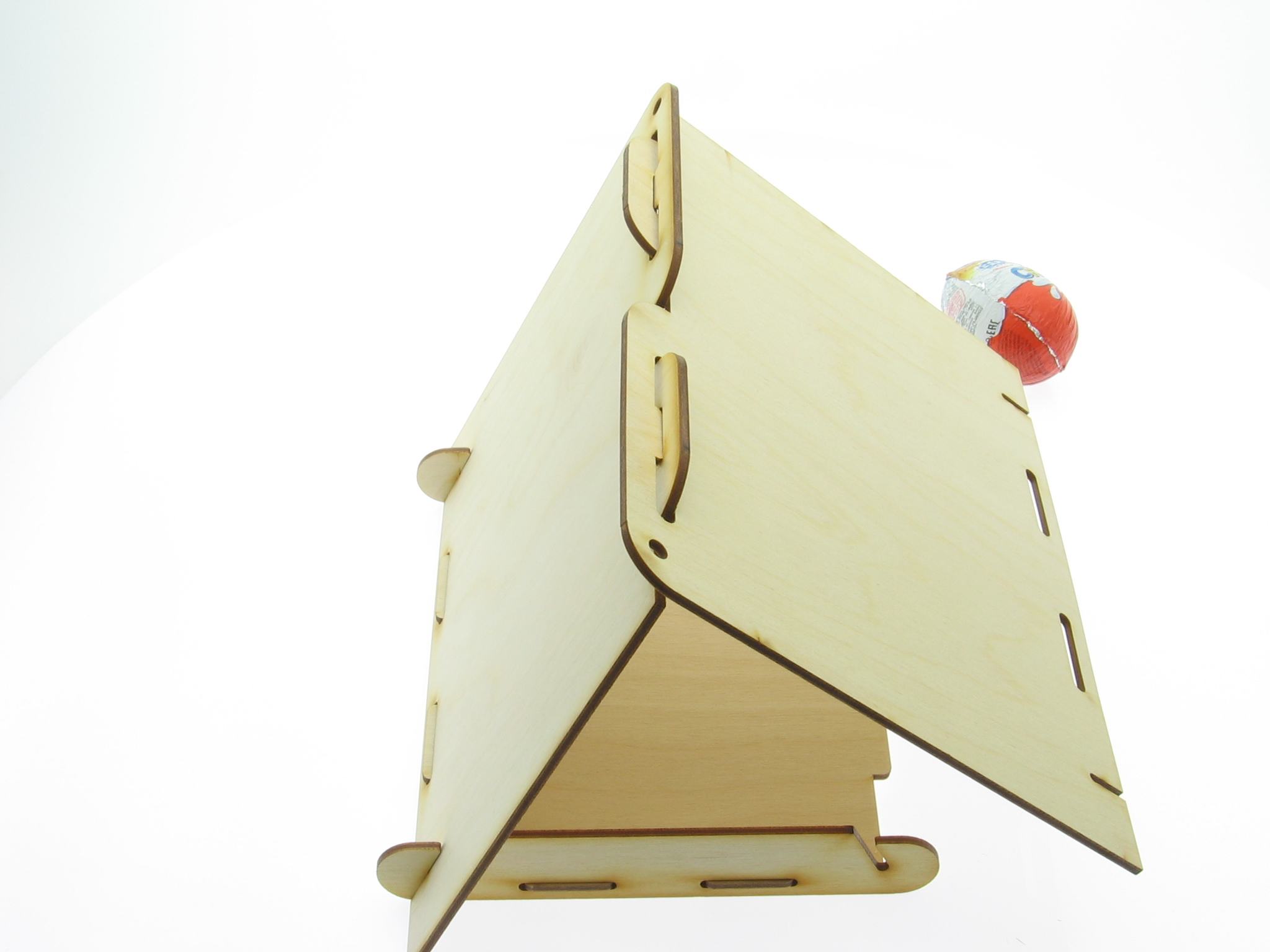 Фото-инструкция по сборке своими руками кормушки для птиц "Шалаш" из заготовок фанеры. Детский набор для творчества от компани "Чилдрен той"